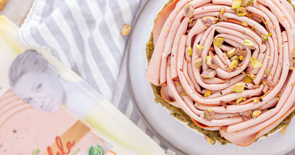 Savoury cheesecake with chicken mortadella and pistachios » Perutnina Ptuj